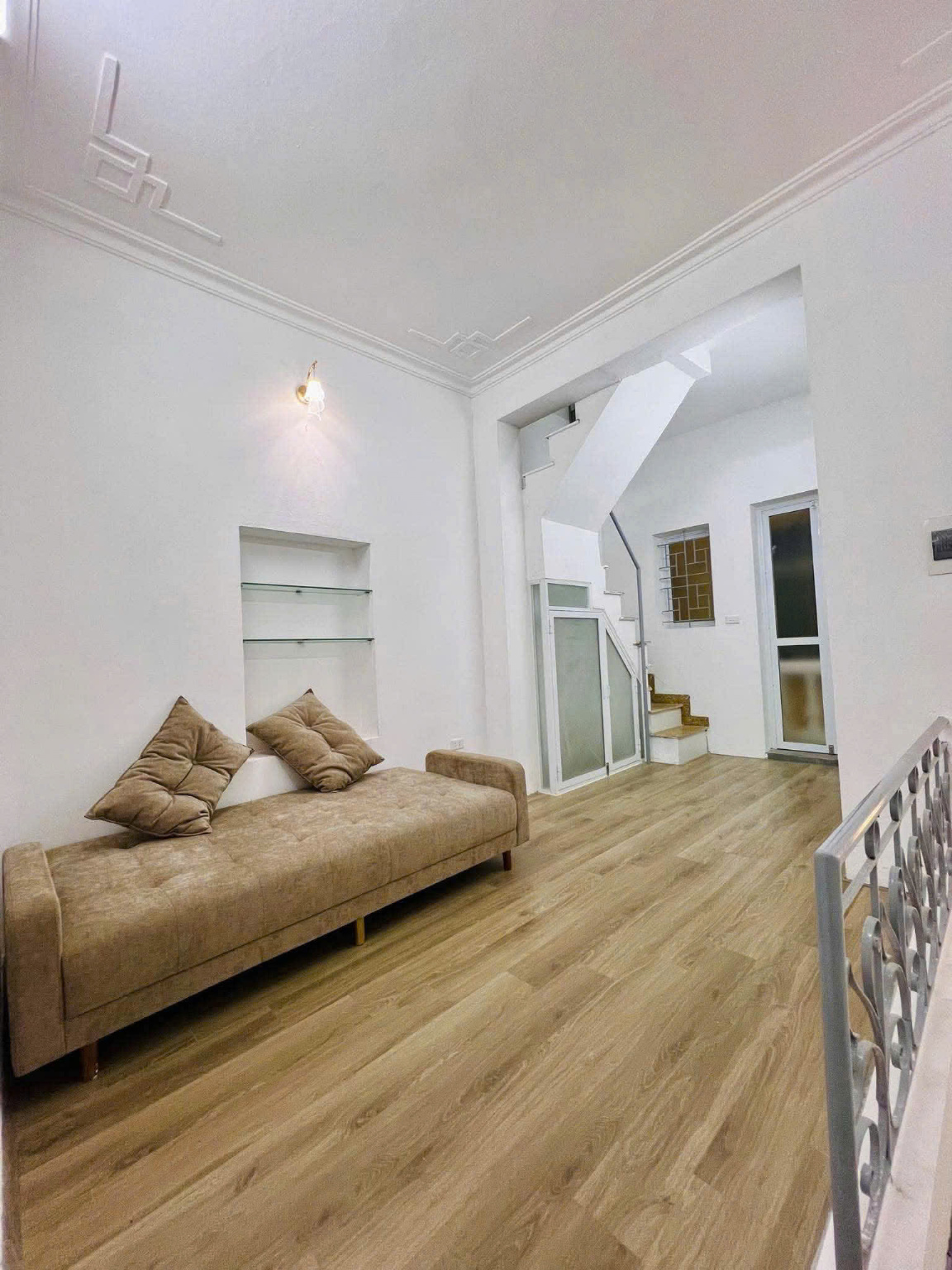 Cho thuê nhà ngõ 28 Văn Hương 3 tầng x 31m2, 2 ngủ, 8 Triệu ở hộ gia đình - Ảnh 1